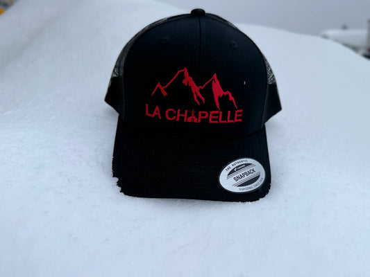 Casquette noir avec logo rouge et filet